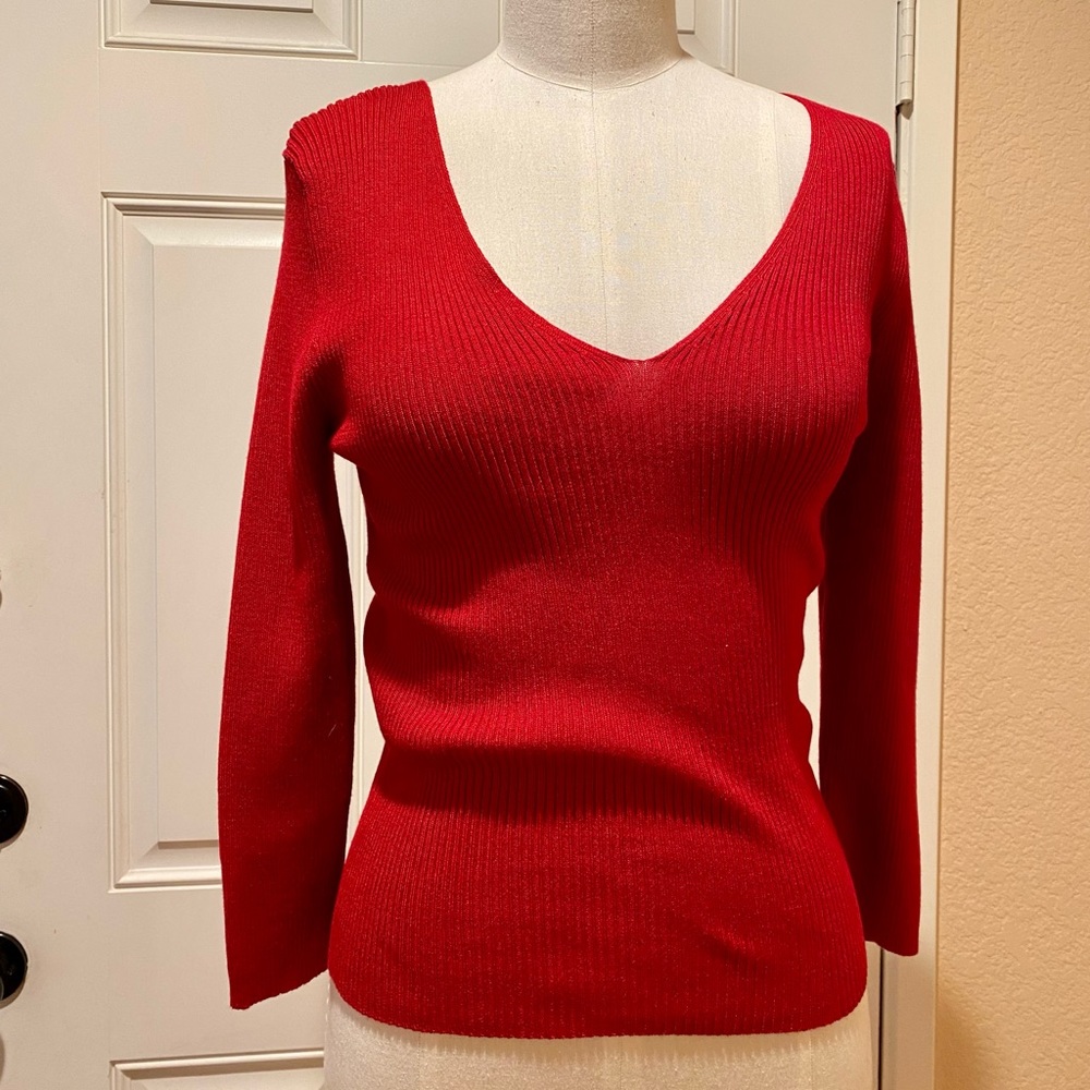 Fitted Red V-neck Sweater